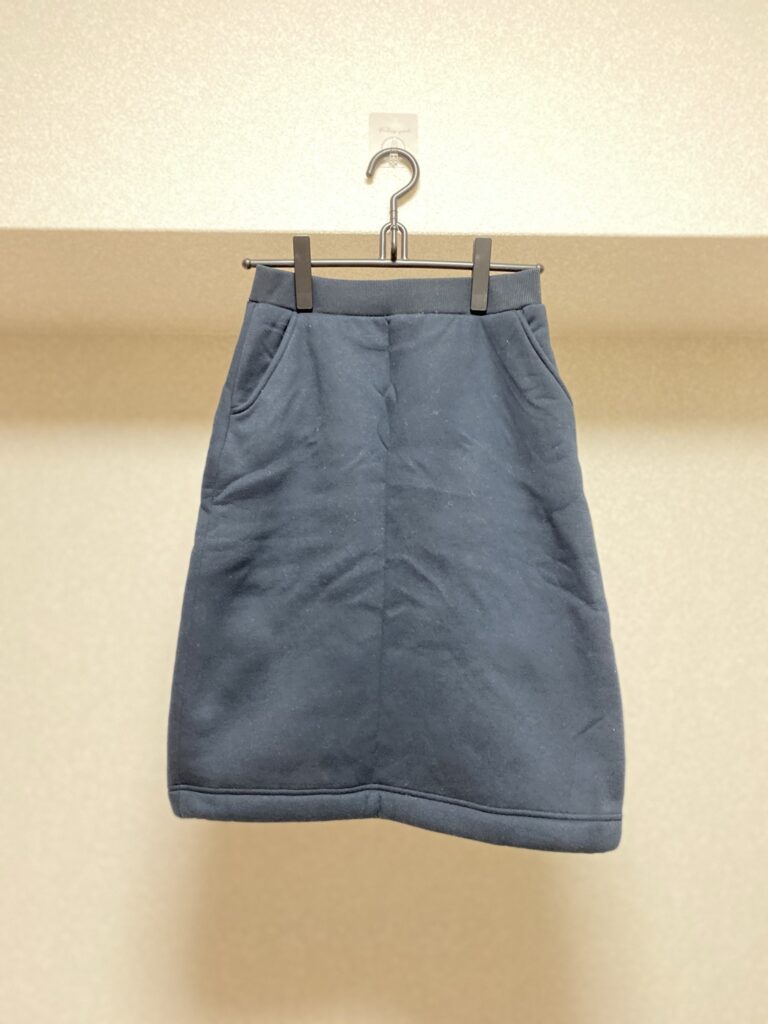 ストックホルムで履いていたアイテム(無印良品の裏ボアフリーススカート)を撮影した写真